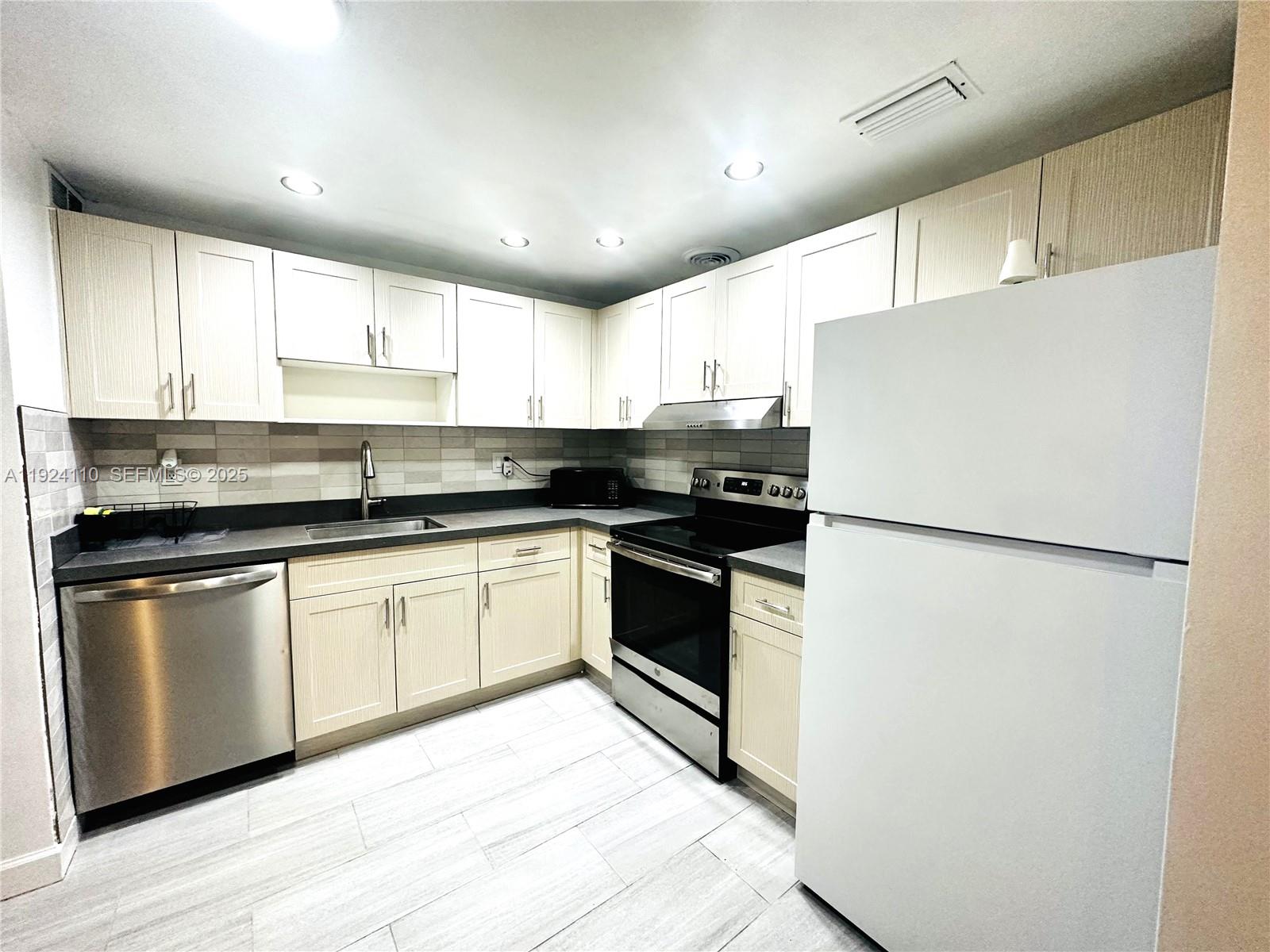 1501 S Ocean Dr # 205
