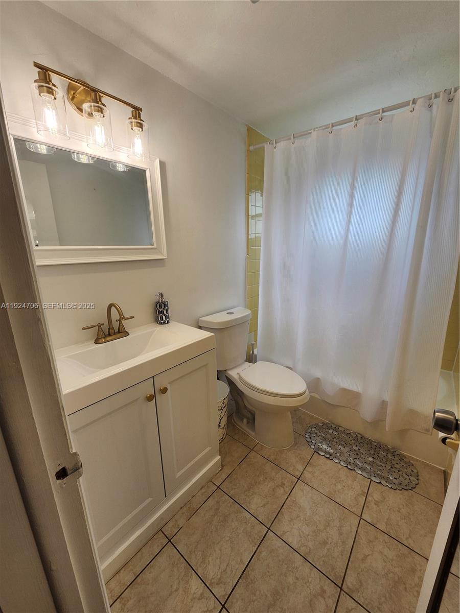 1100 NE 9th Ave # 203