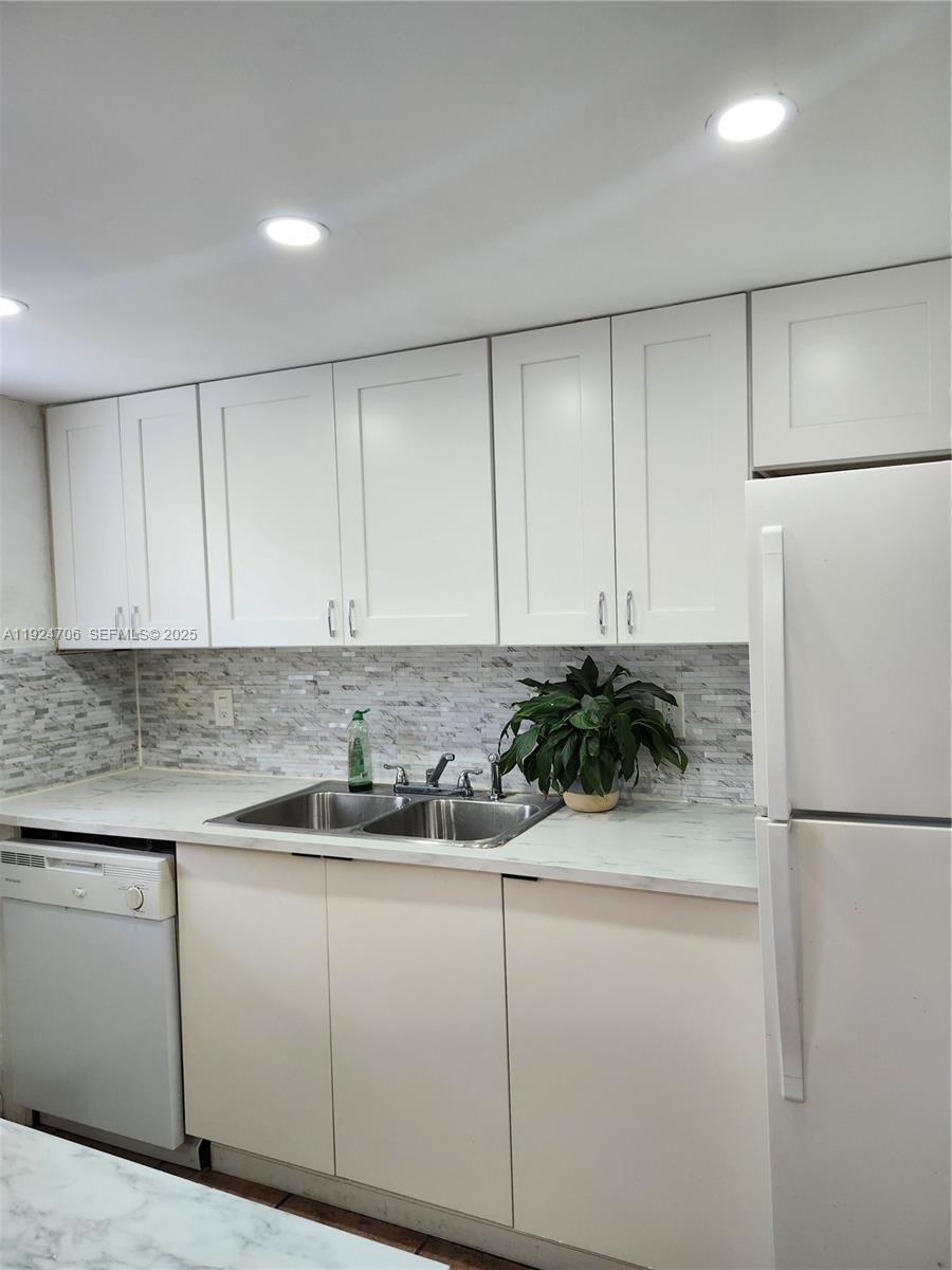 1100 NE 9th Ave # 203