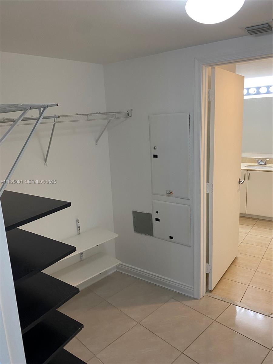 1750 N Bayshore Dr # 2609