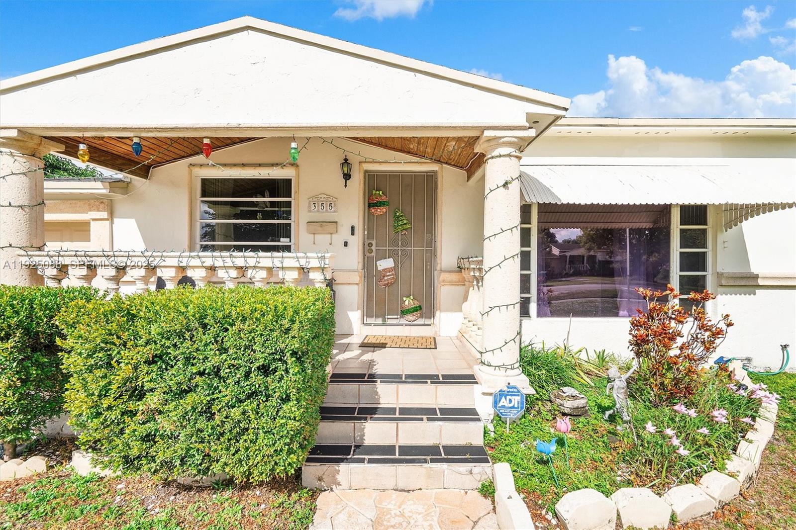 355 W 54th St