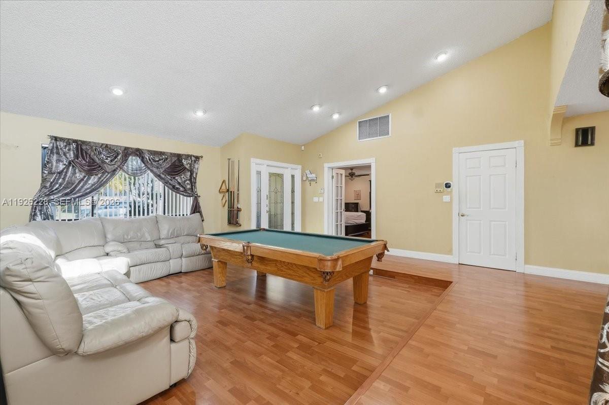 8213 Cassia Ter