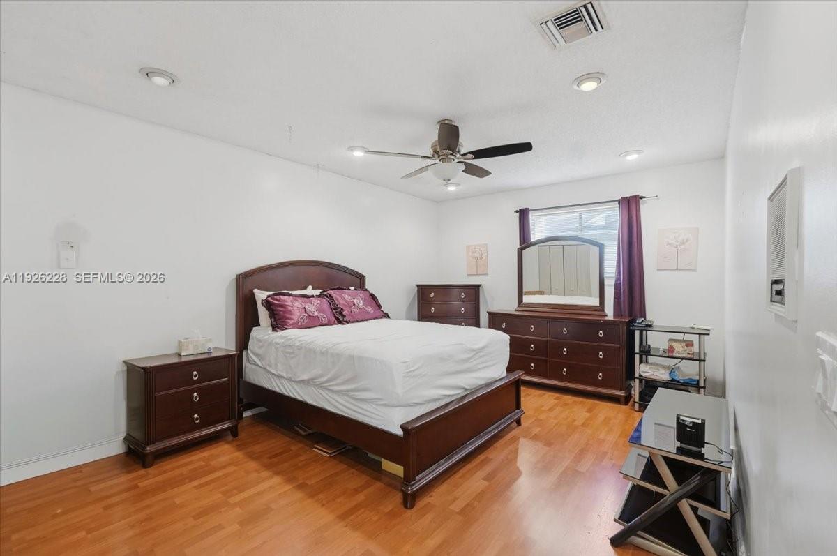 8213 Cassia Ter