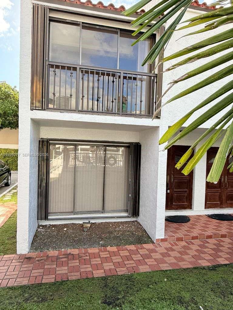 1990 Brickell Ave # O