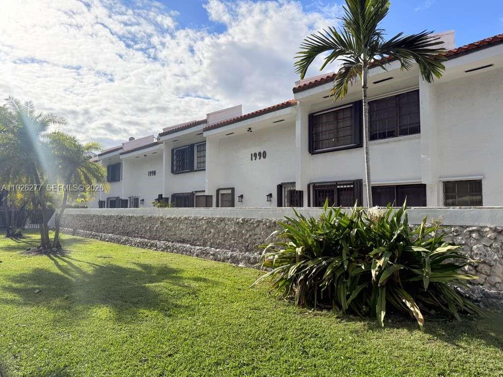 1990 Brickell Ave # O