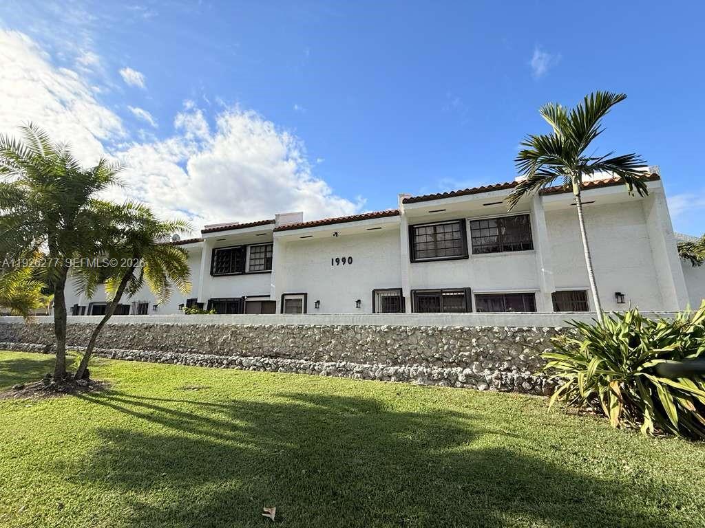 1990 Brickell Ave # O