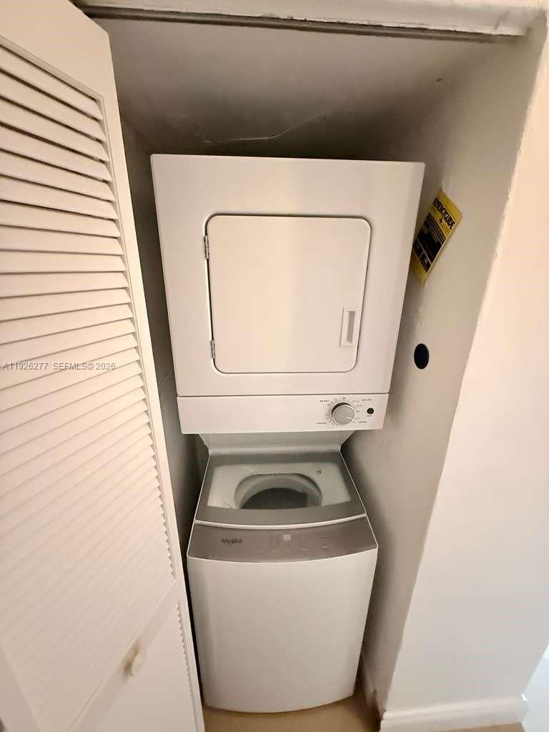 1990 Brickell Ave # O