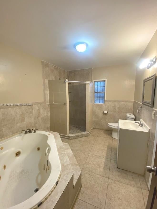 1105 NE 112th St