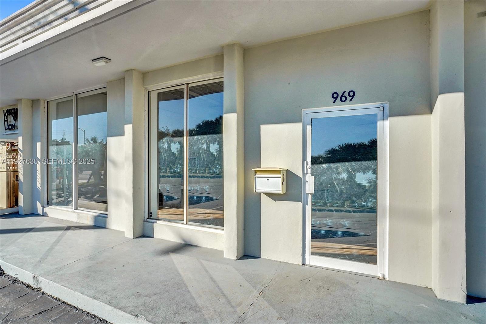 4500 N Dixie Hwy