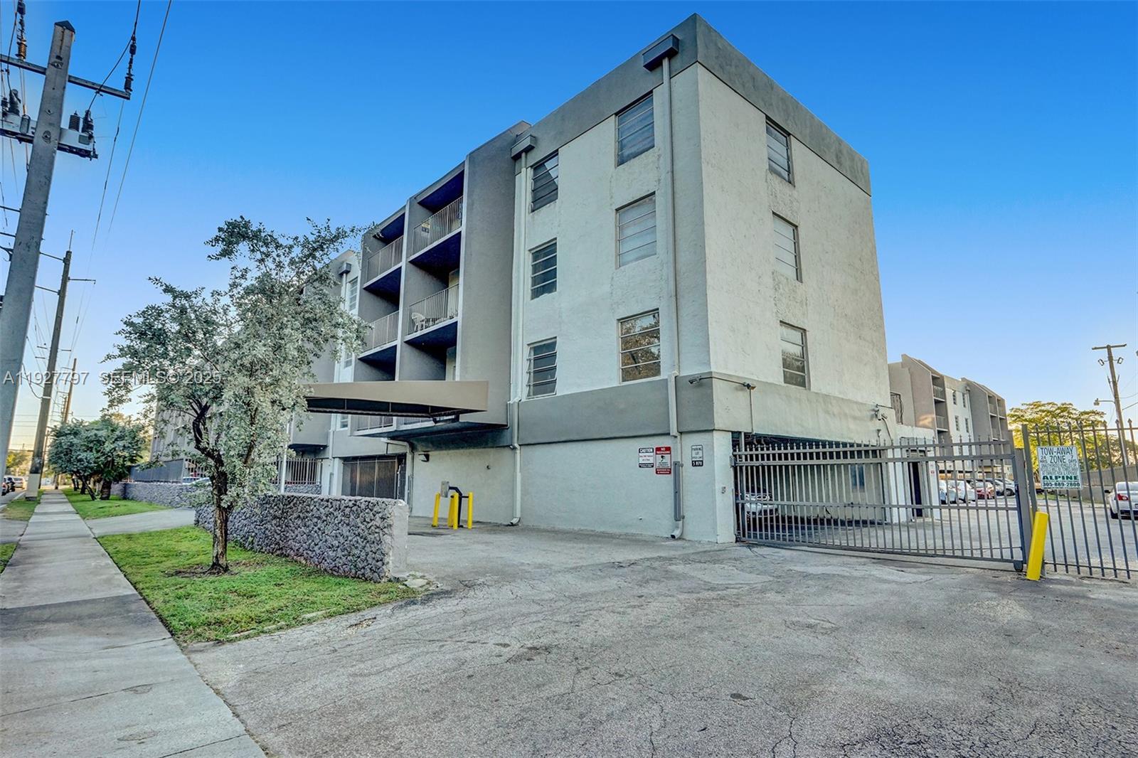 1595 NE 135th St # 427