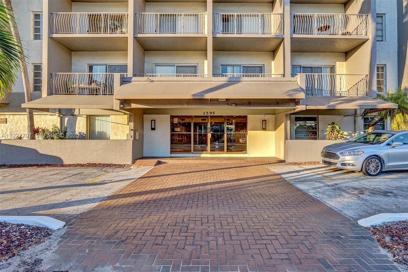 1595 NE 135th St # 427