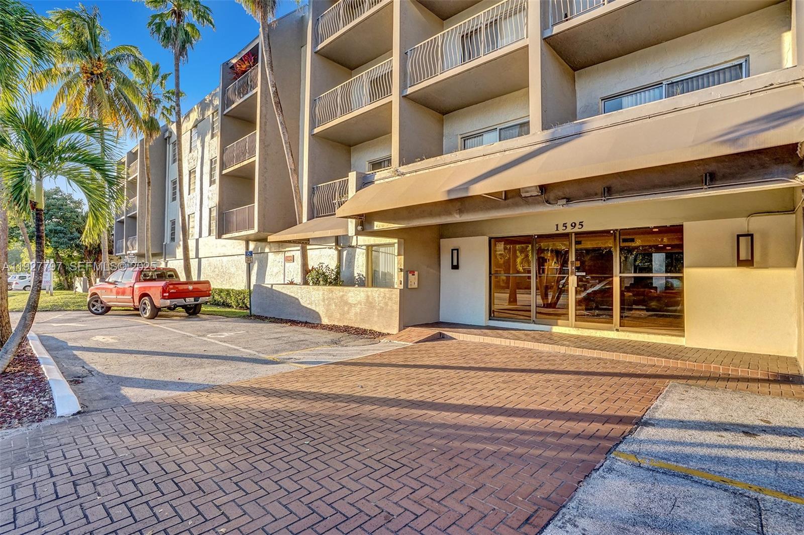 1595 NE 135th St # 427