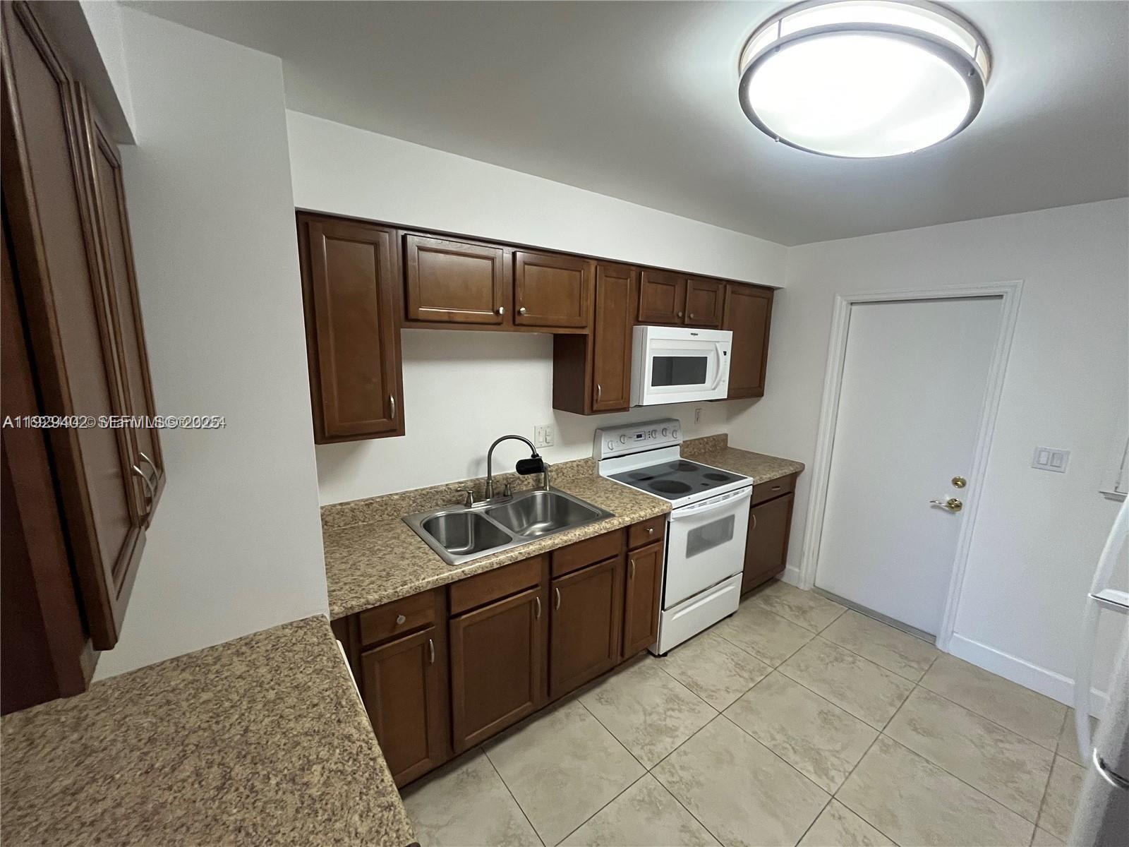 3575 Broken Woods Dr # 1002