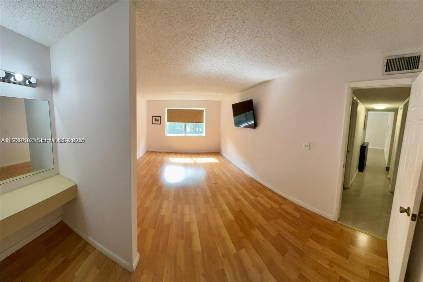 7060 Nova Dr # 306C