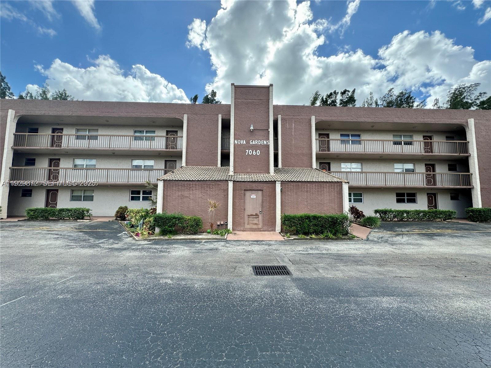 7060 Nova Dr # 306C