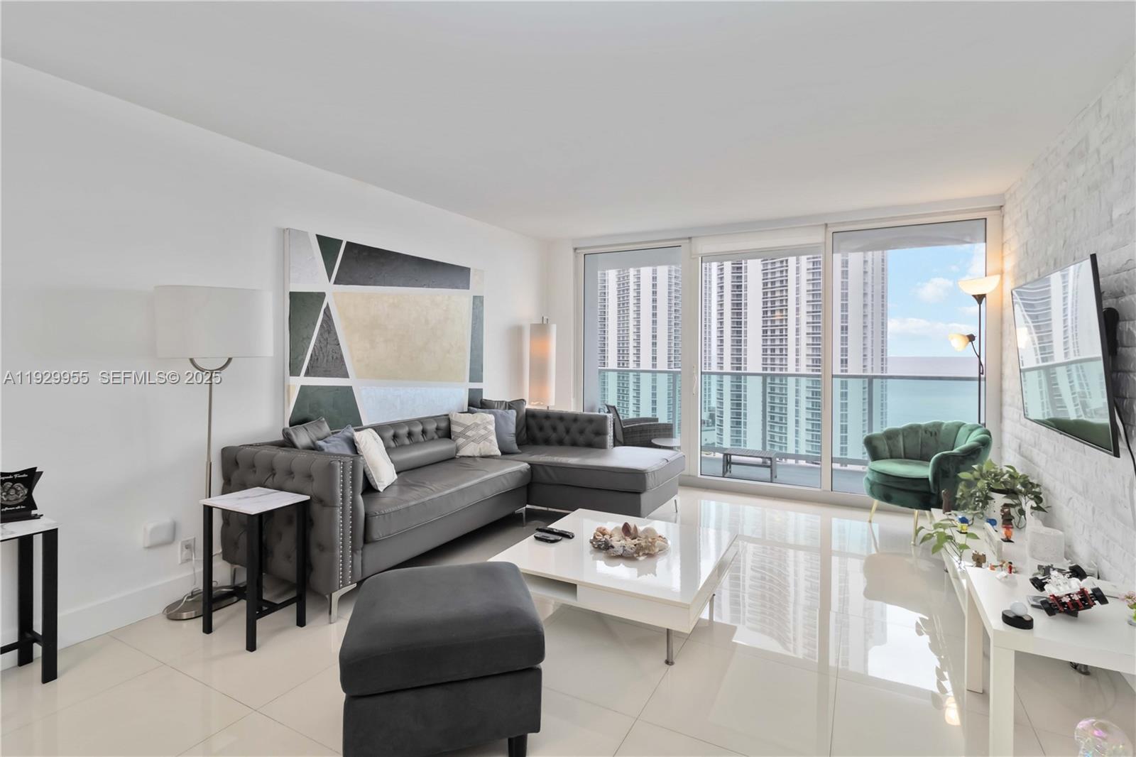 100 Bayview Dr # 2014