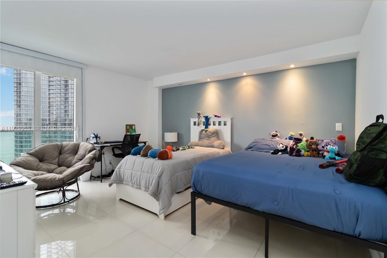 100 Bayview Dr # 2014