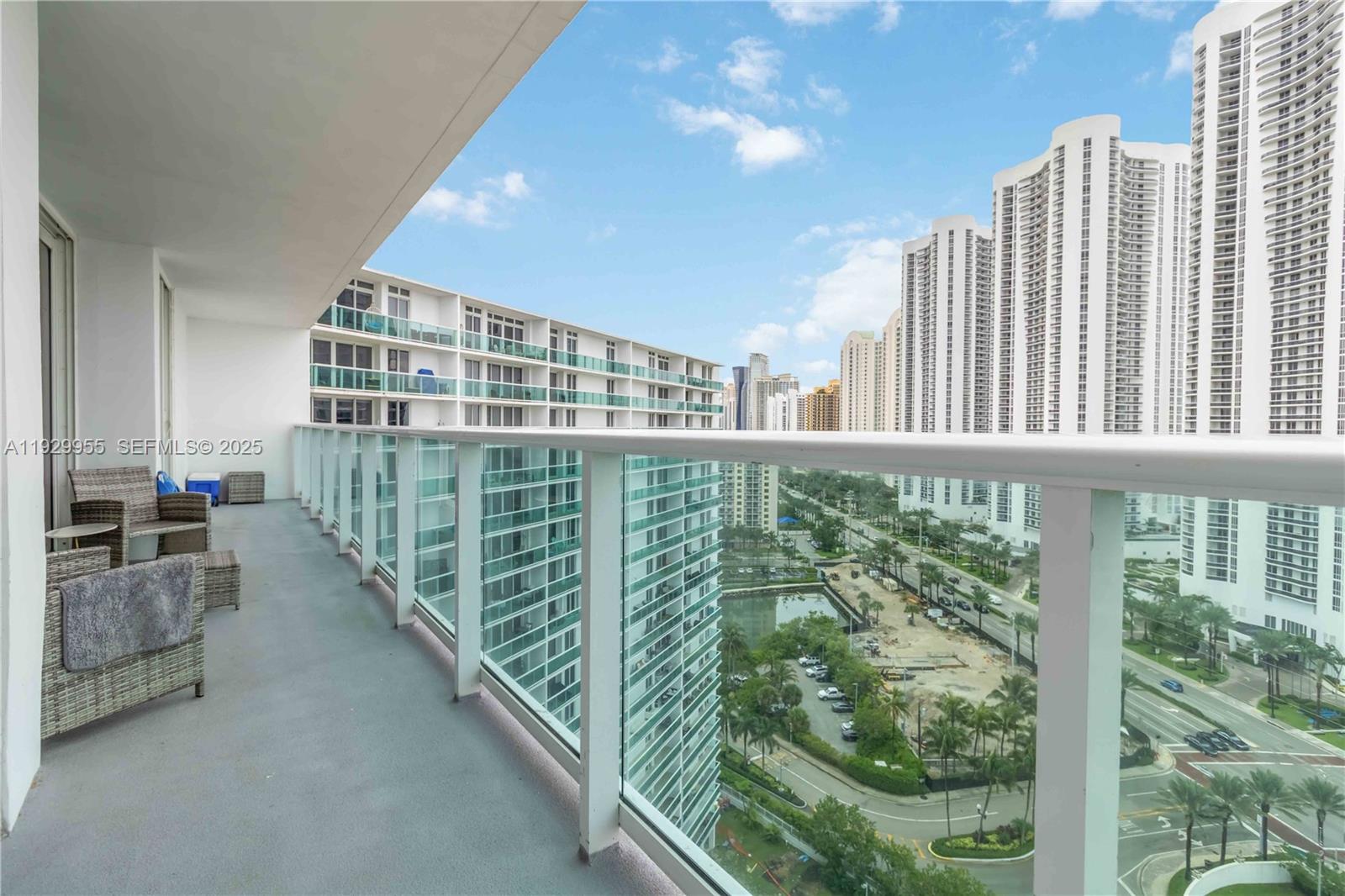 100 Bayview Dr # 2014