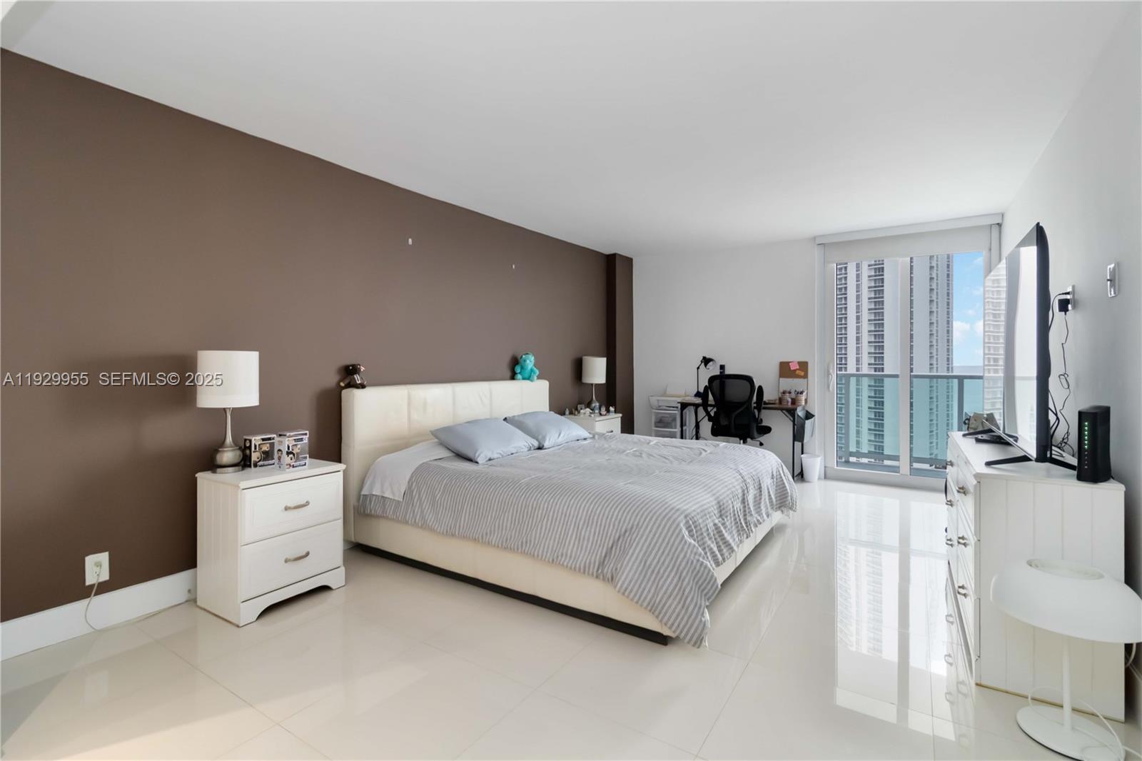 100 Bayview Dr # 2014