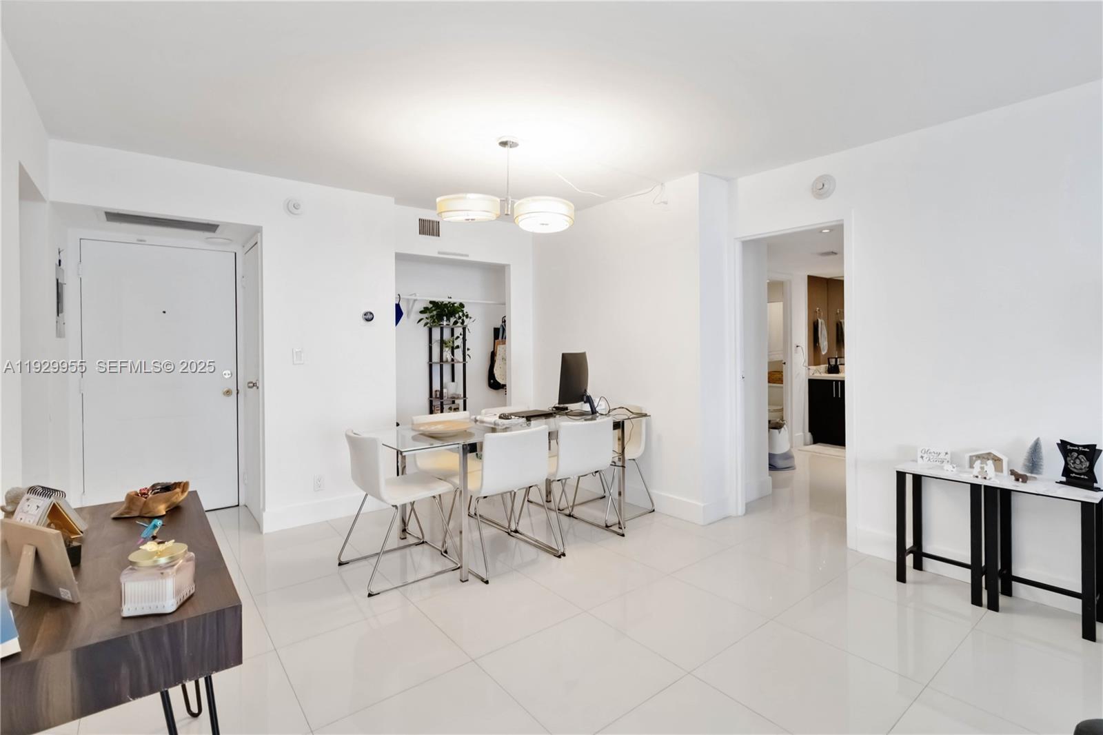 100 Bayview Dr # 2014