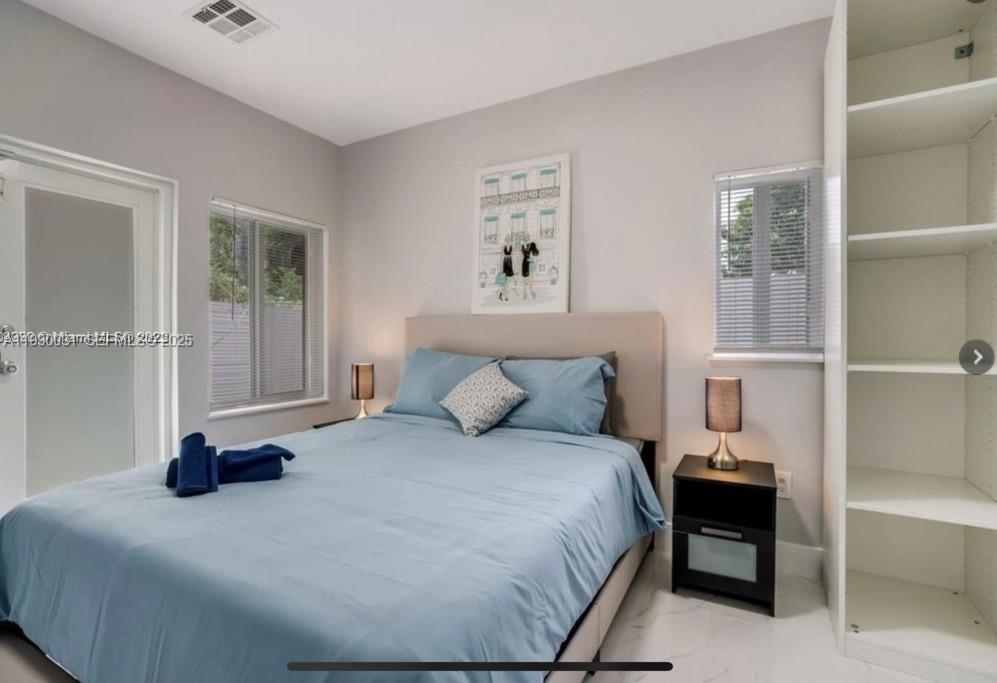 1526 NE 110th St # B