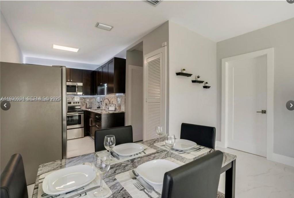 1526 NE 110th St # B