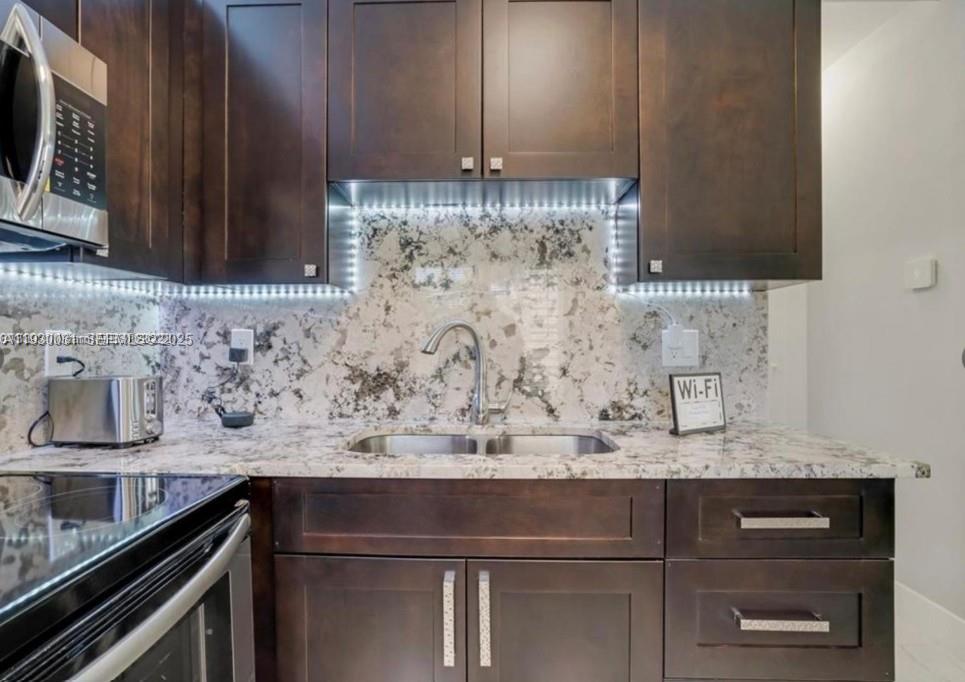 1526 NE 110th St # B