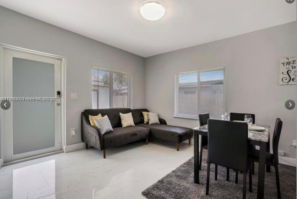 1526 NE 110th St # B