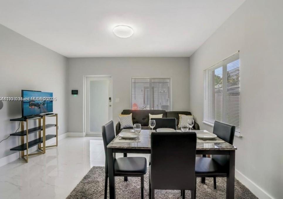 1526 NE 110th St # B