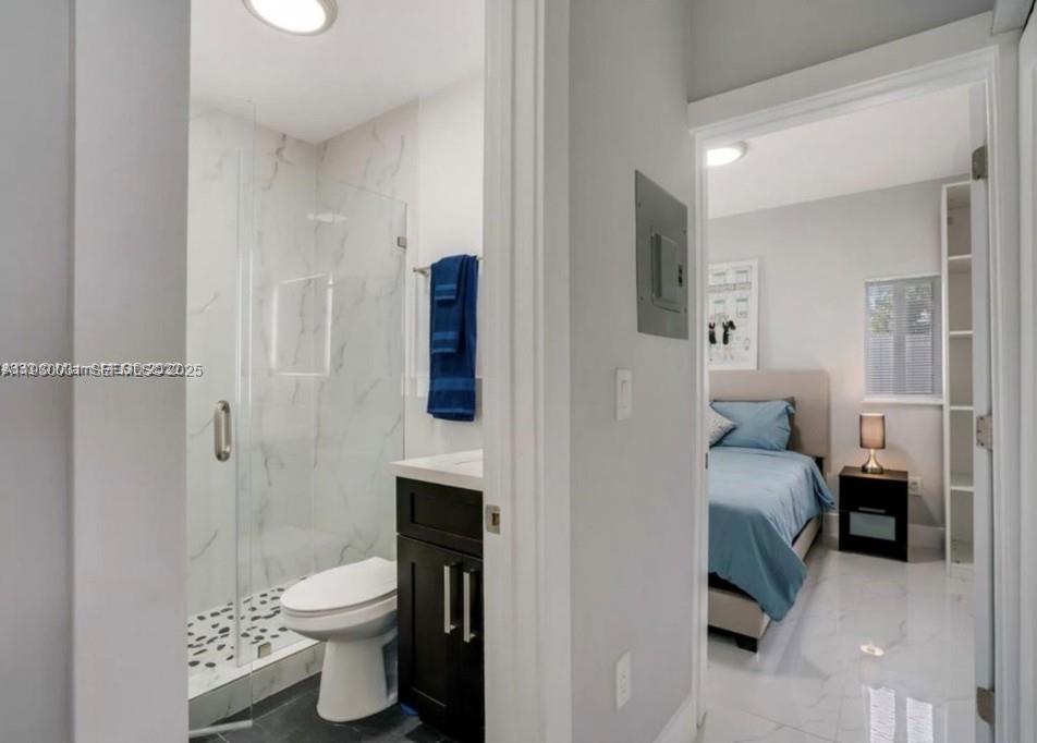 1526 NE 110th St # B