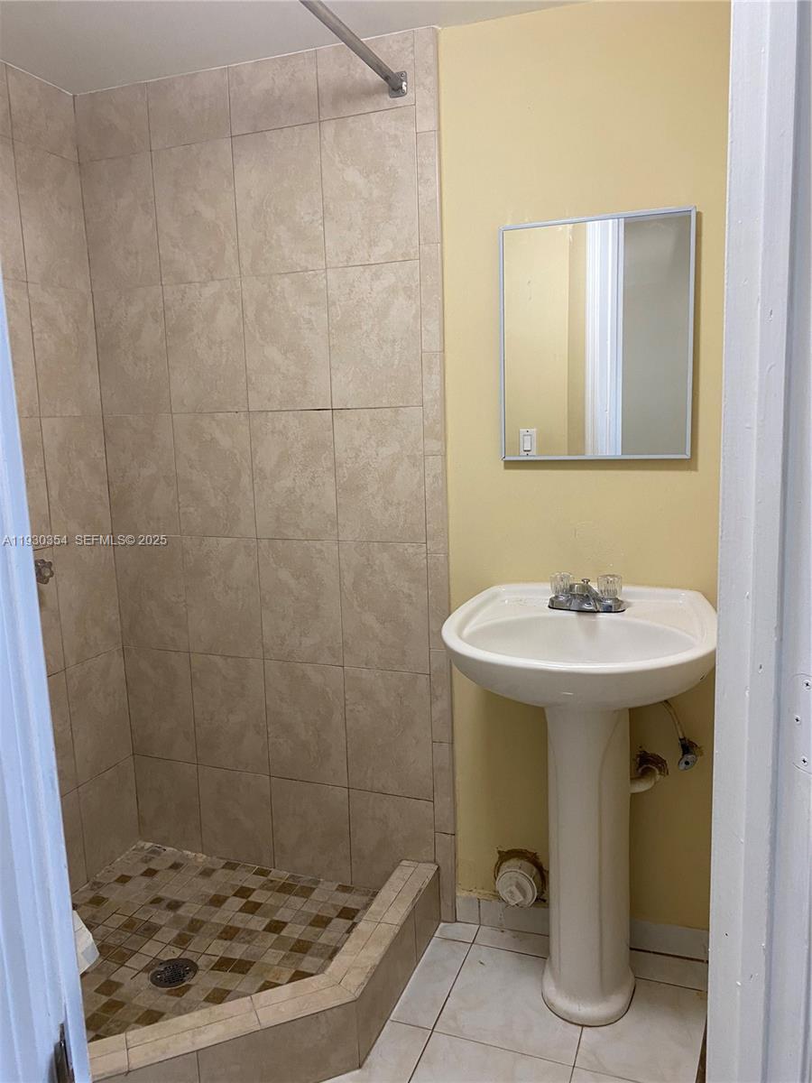 1062 W 42nd Pl # 41
