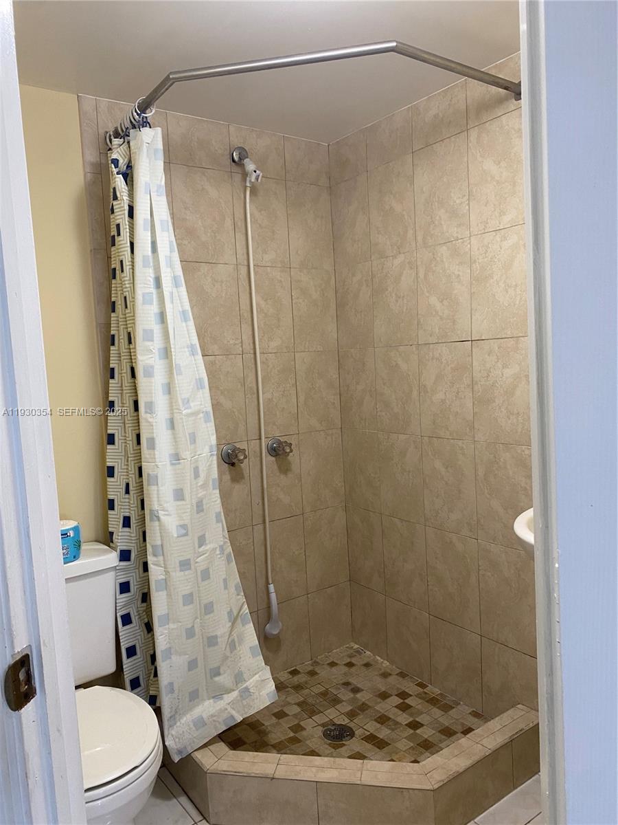 1062 W 42nd Pl # 41