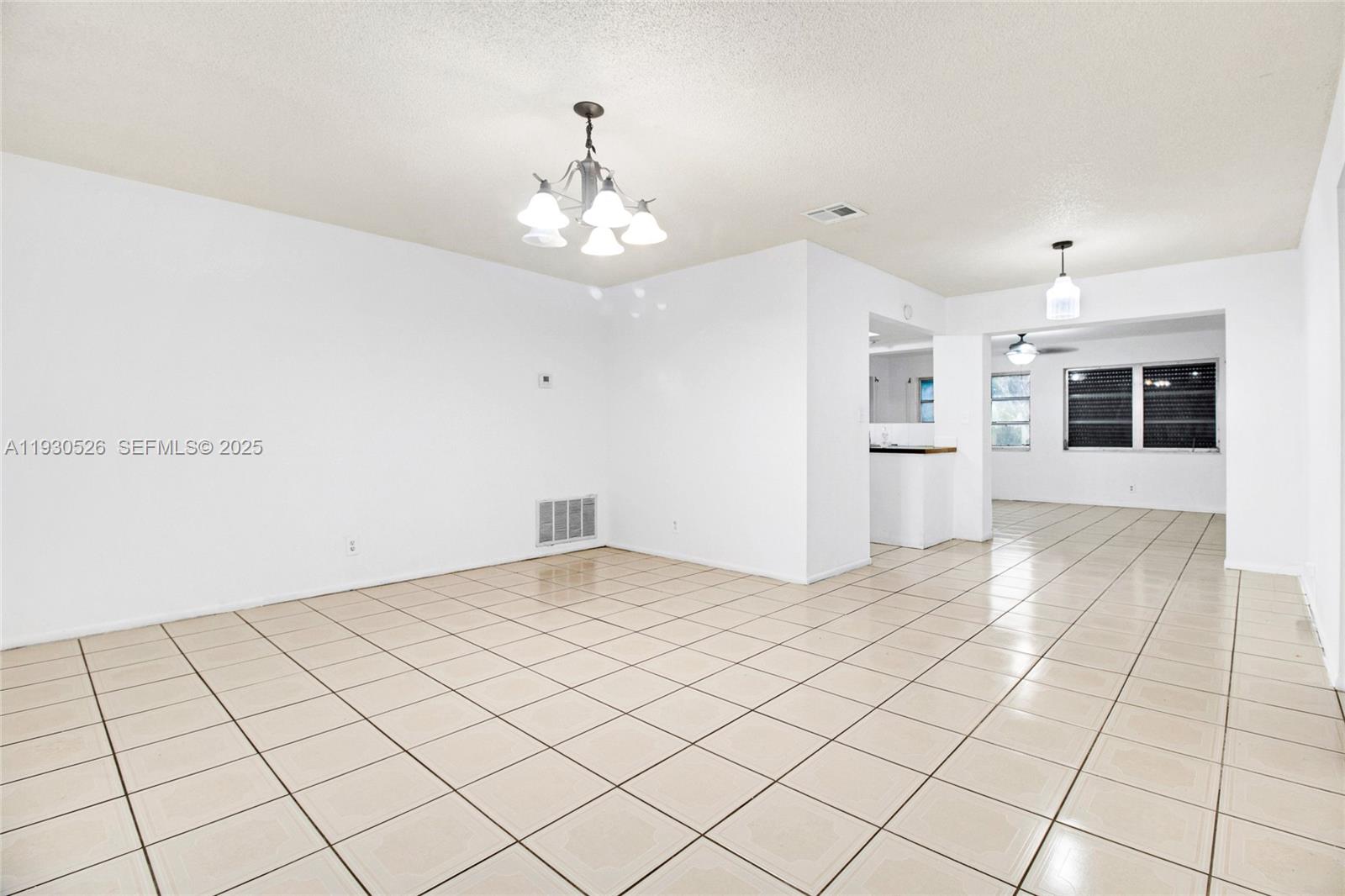 5718 NW 66th Ave