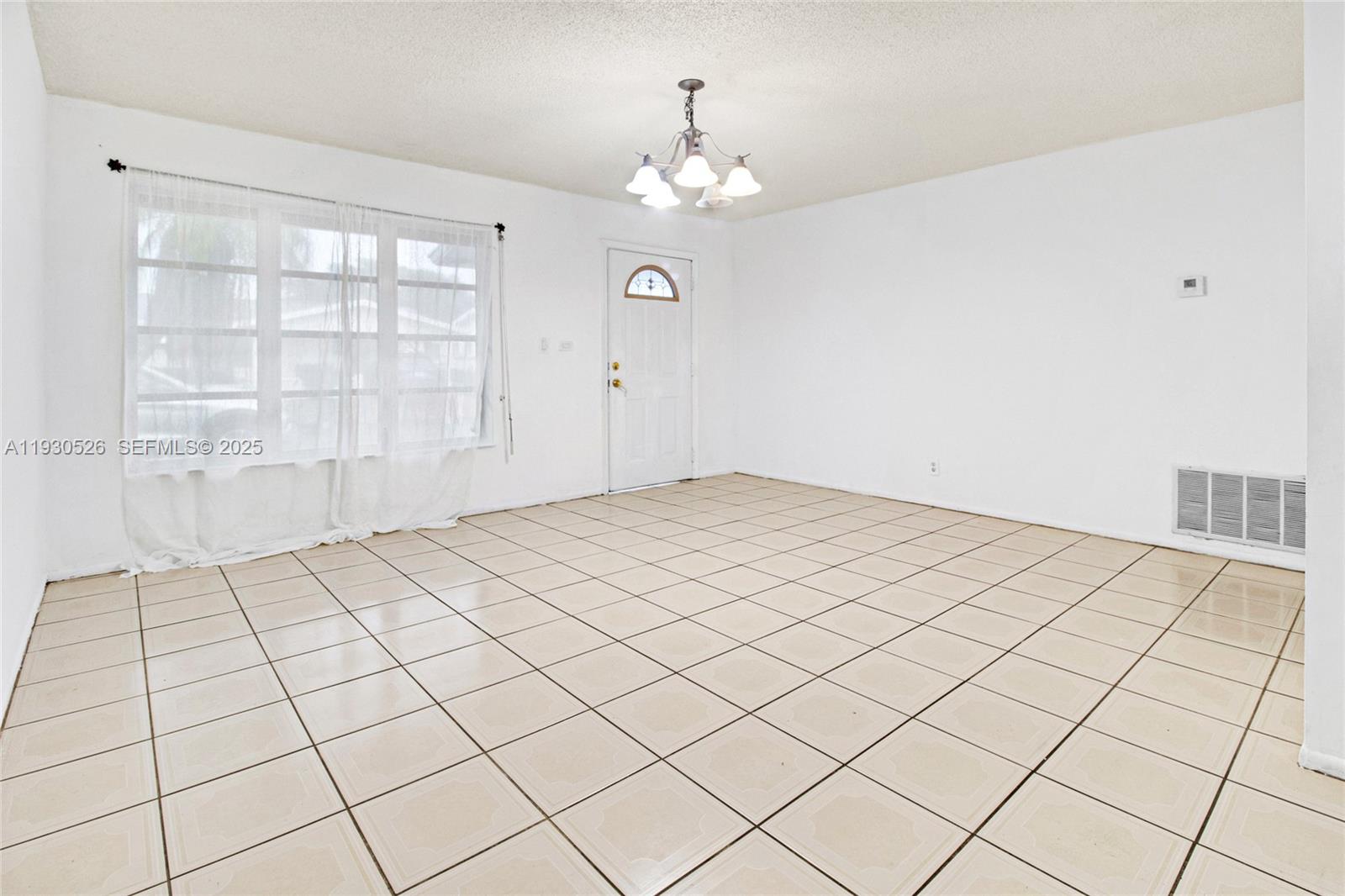 5718 NW 66th Ave