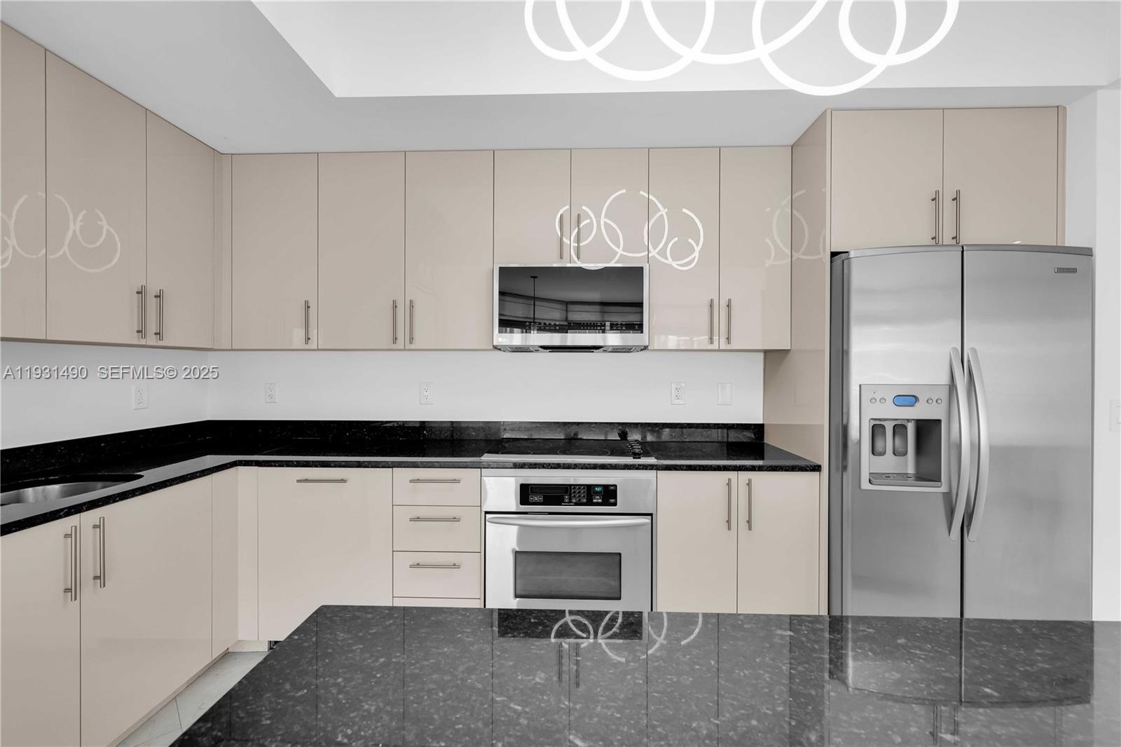 3131 NE 188th St # 1005 Unit: 2-1005