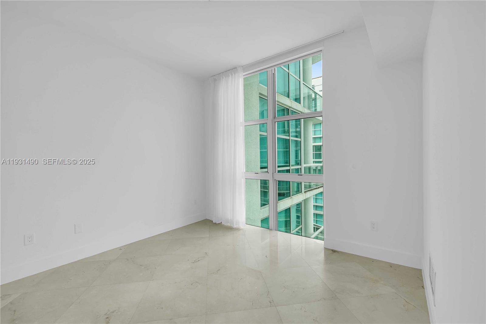 3131 NE 188th St # 1005 Unit: 2-1005