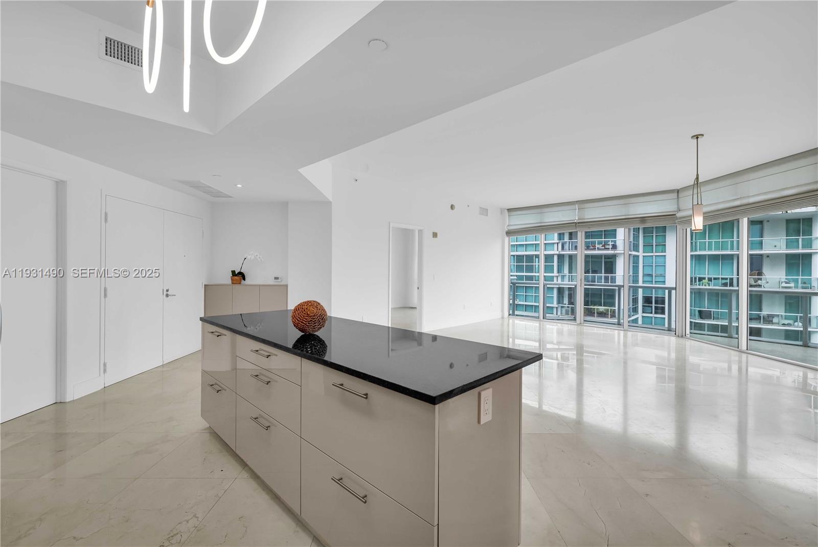 3131 NE 188th St # 1005 Unit: 2-1005