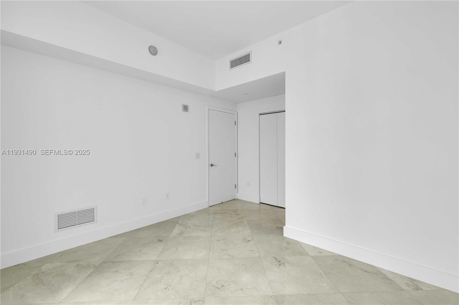 3131 NE 188th St # 1005 Unit: 2-1005