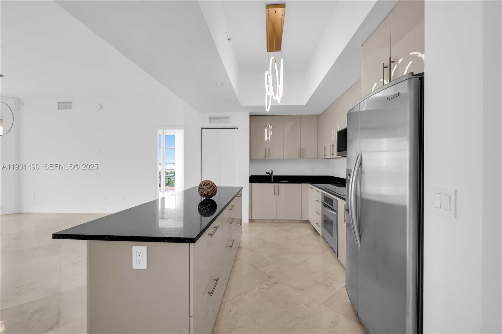 3131 NE 188th St # 1005 Unit: 2-1005
