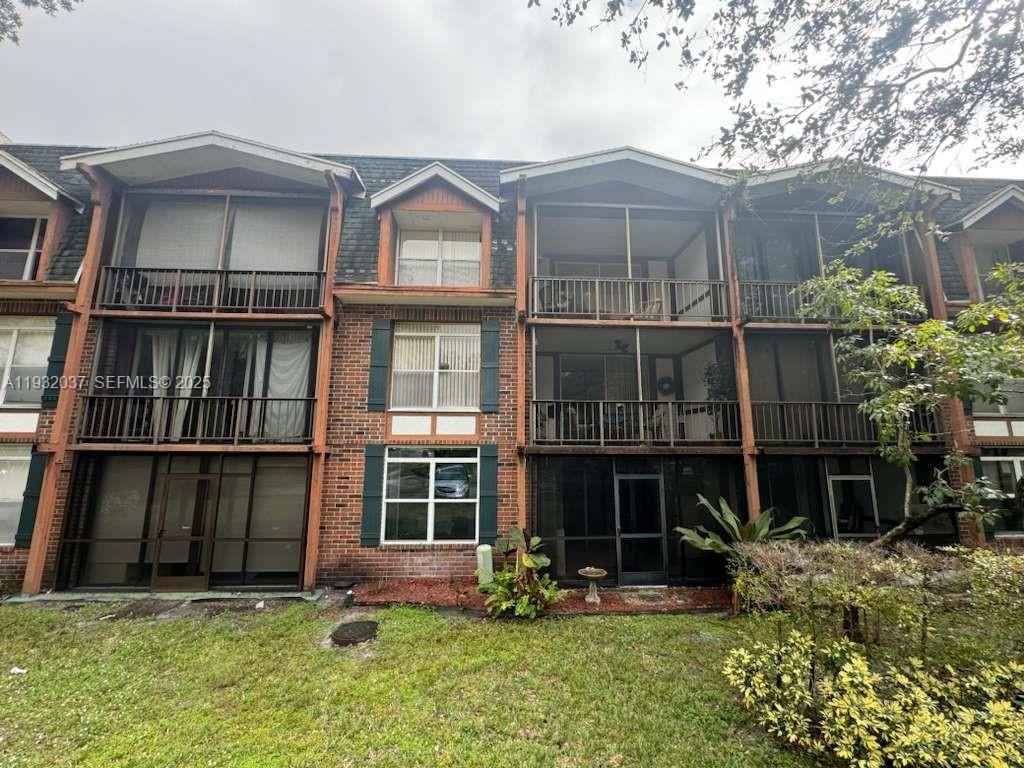 3670 Inverrary Dr # 3S