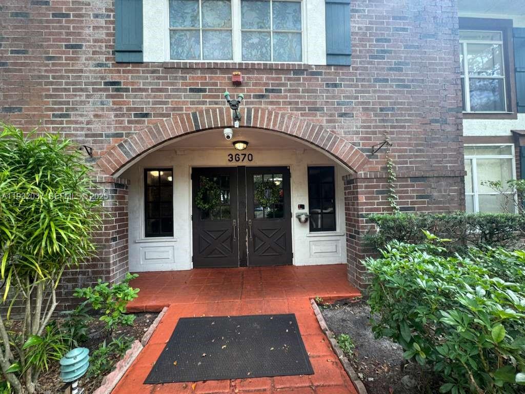 3670 Inverrary Dr # 3S