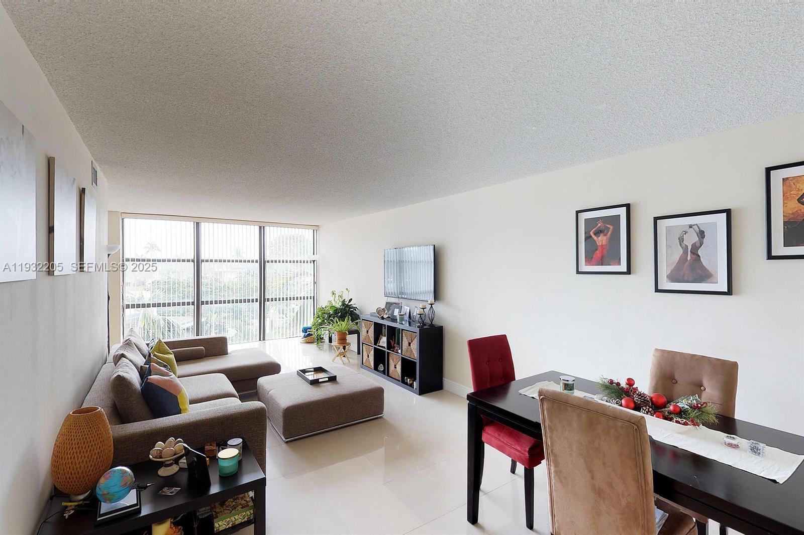 1000 Parkview Dr # 301