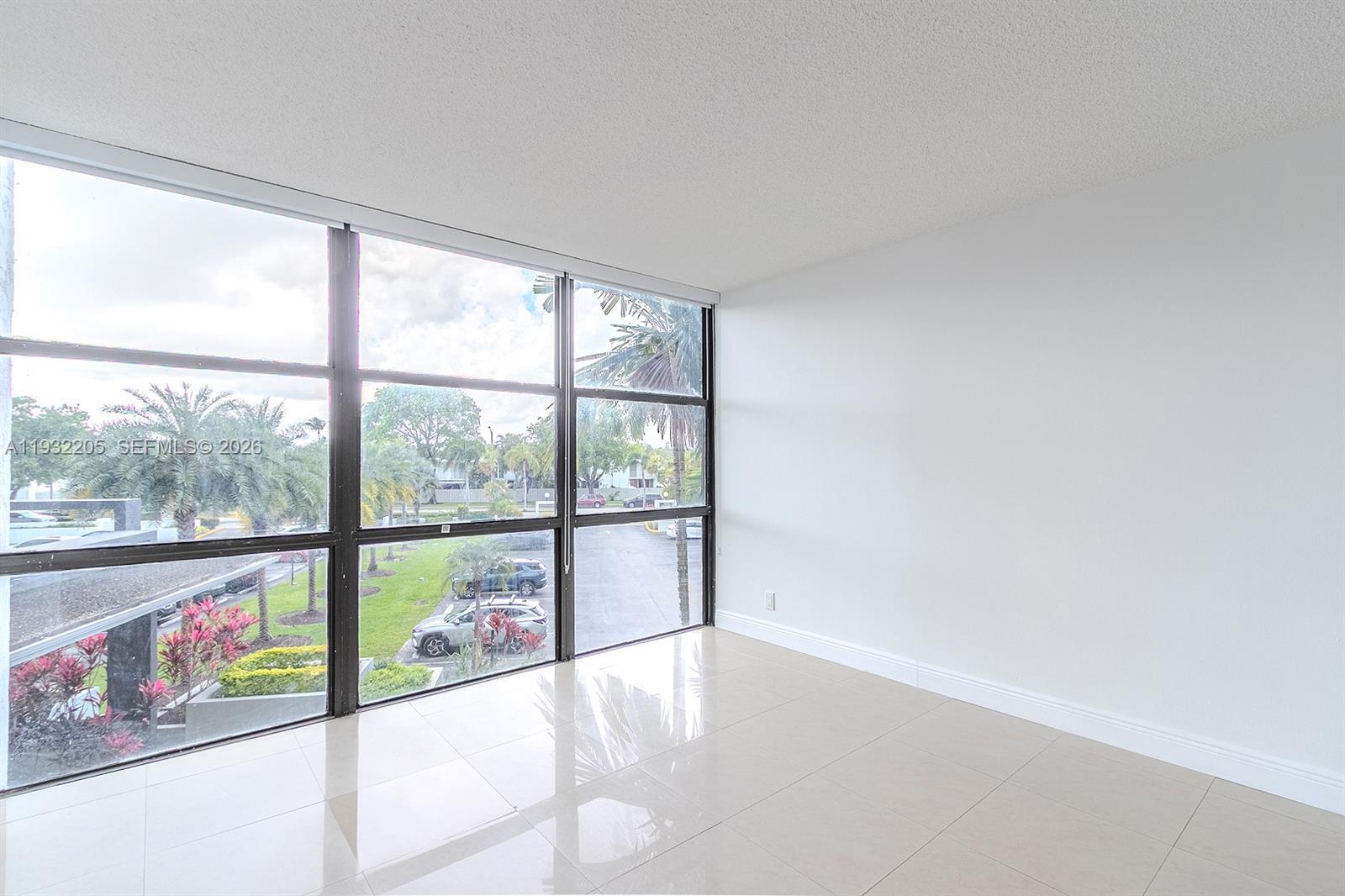 1000 Parkview Dr # 301