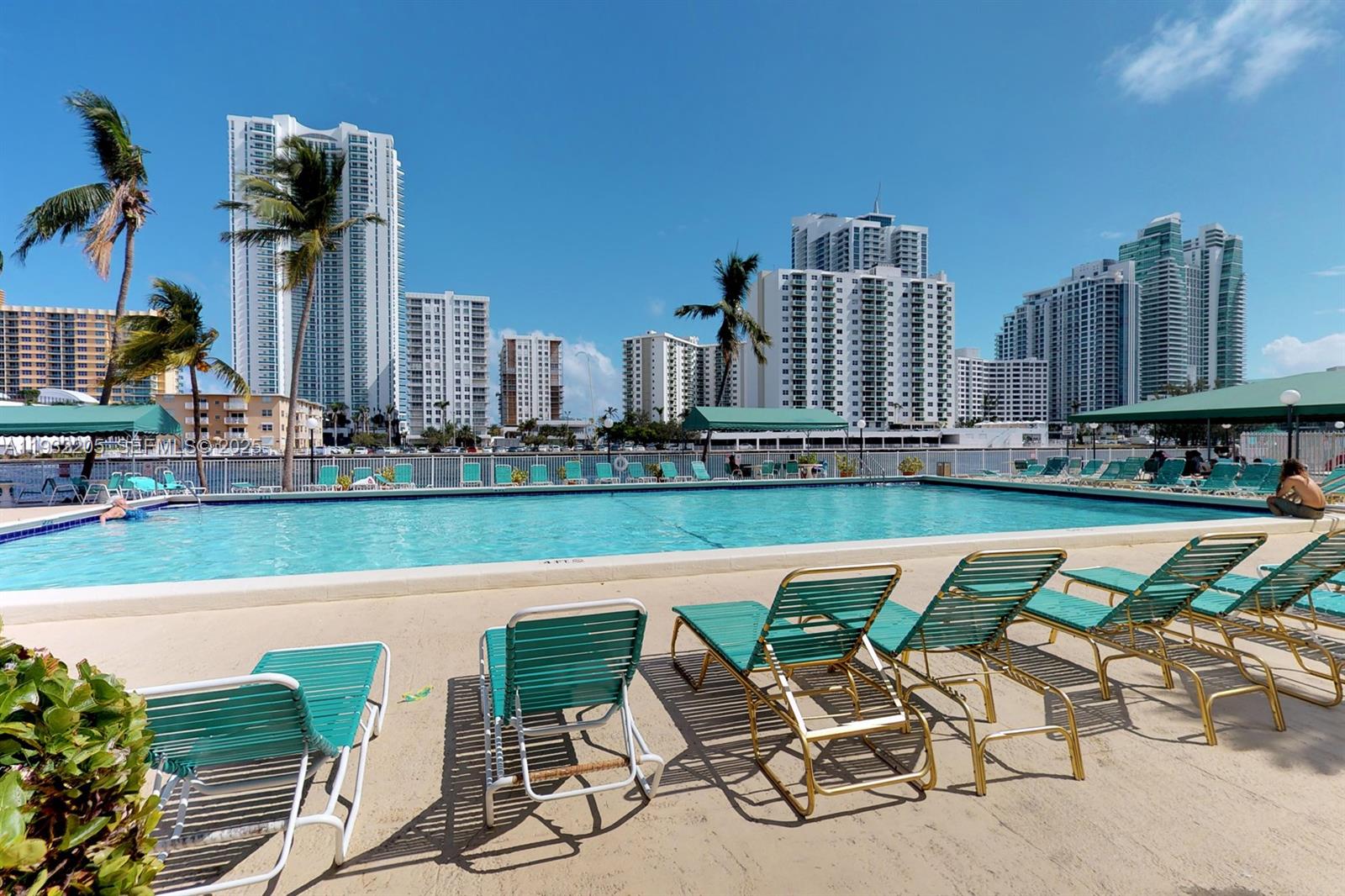 1000 Parkview Dr # 301