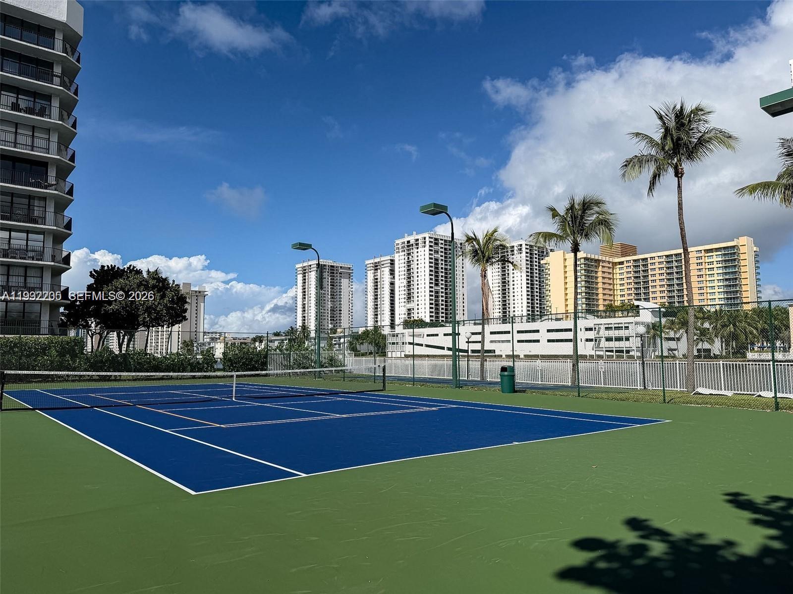 1000 Parkview Dr # 301