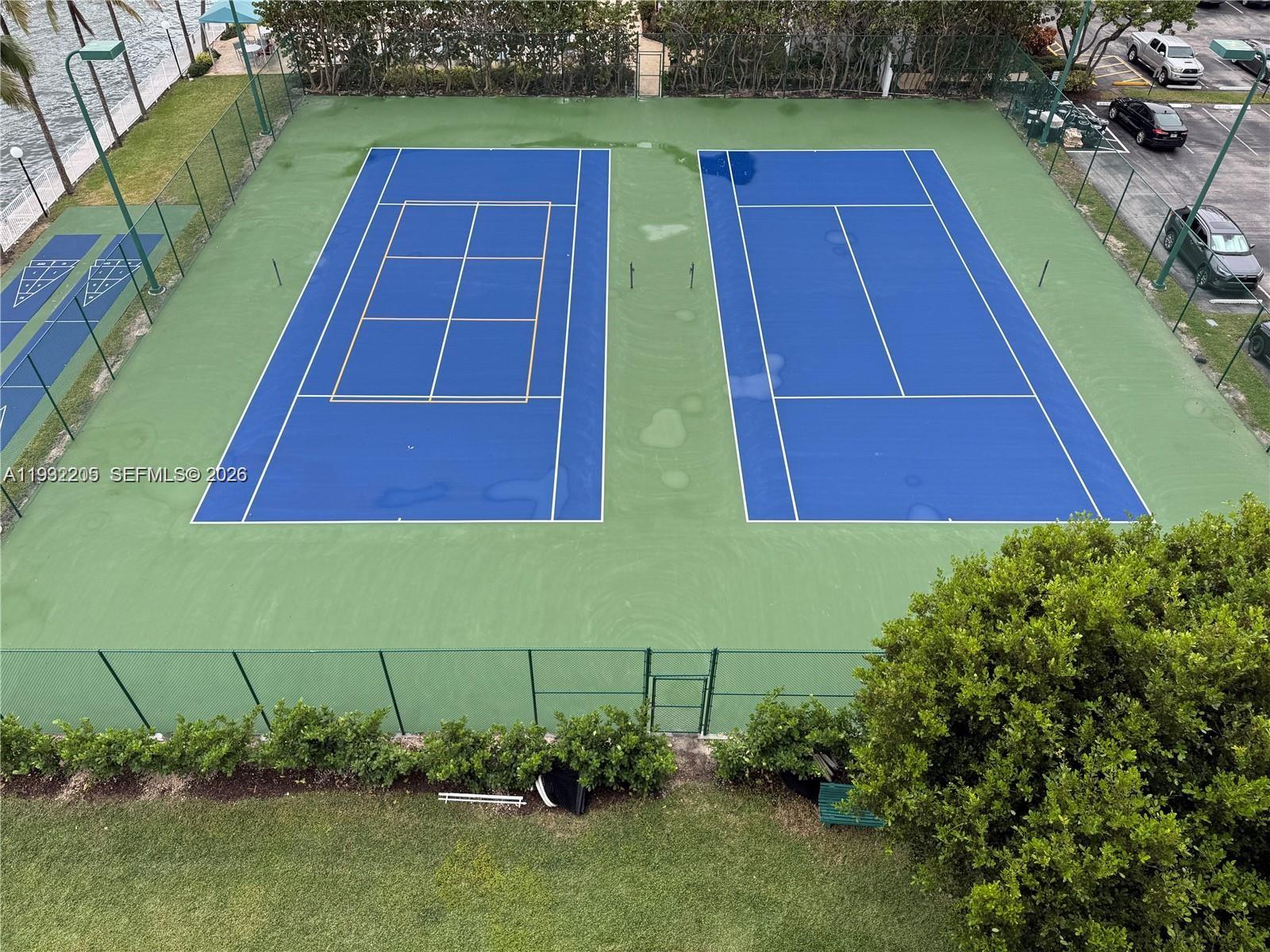 1000 Parkview Dr # 301