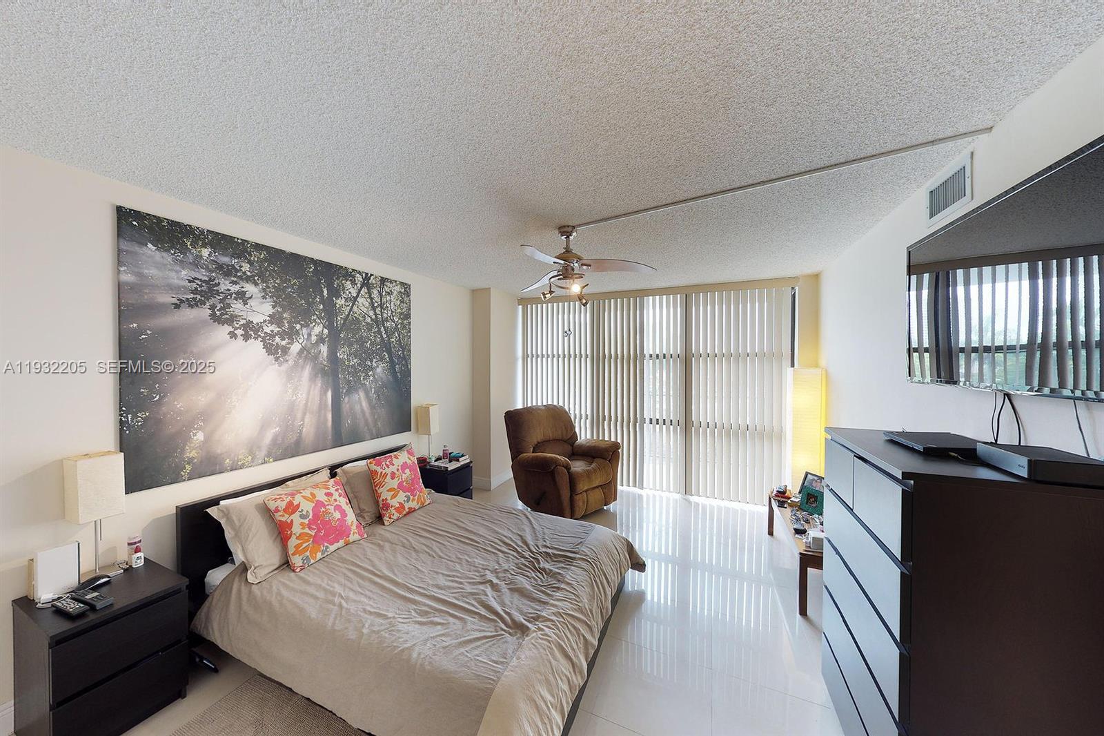 1000 Parkview Dr # 301