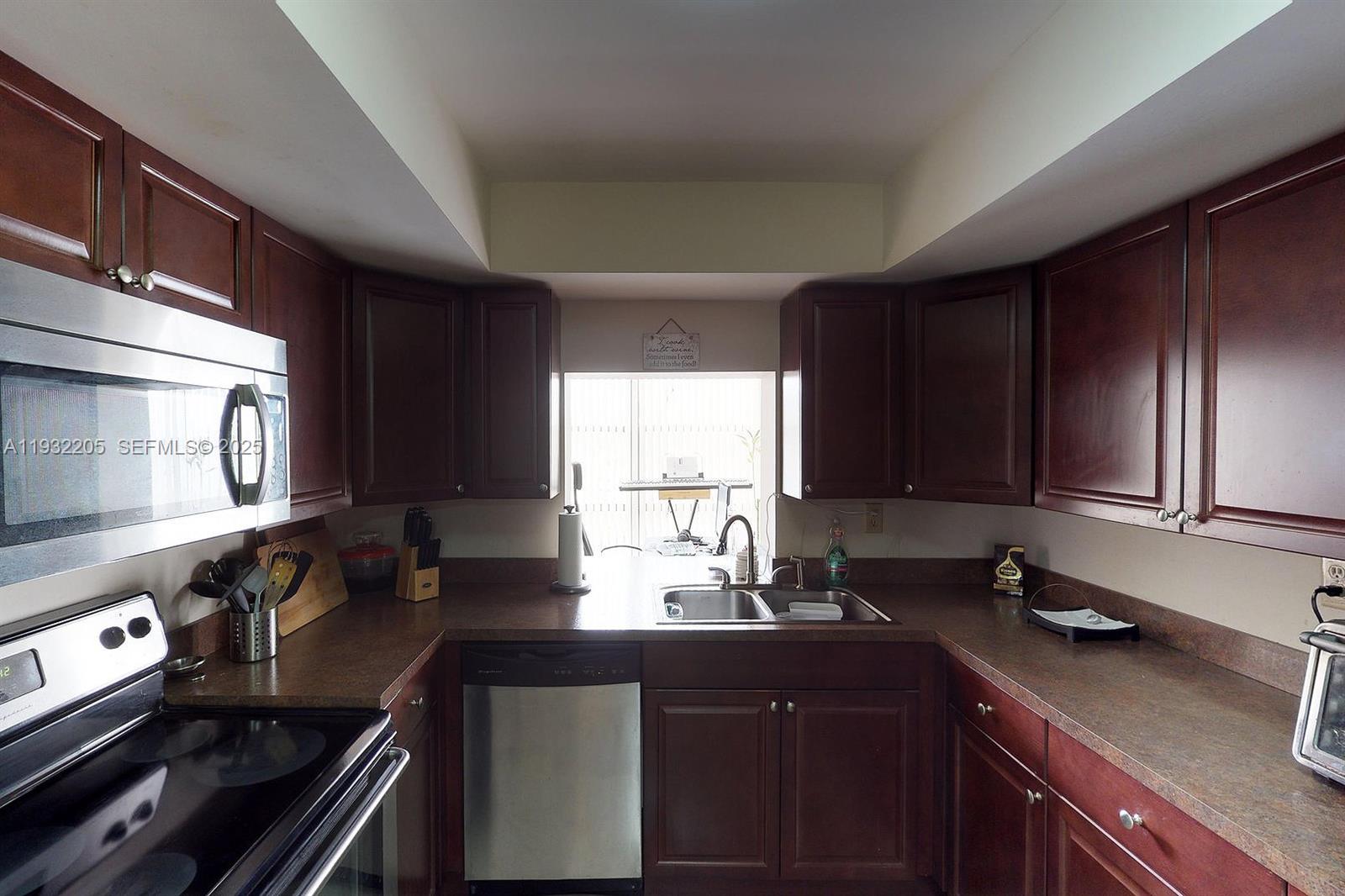 1000 Parkview Dr # 301