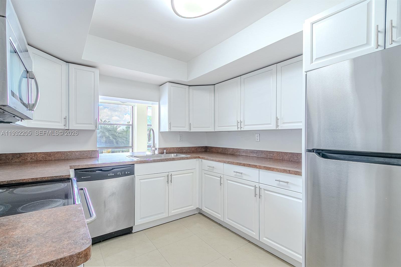 1000 Parkview Dr # 301