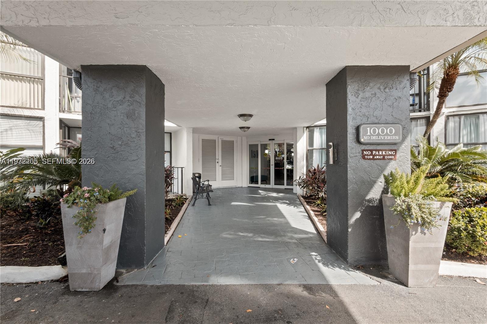 1000 Parkview Dr # 301